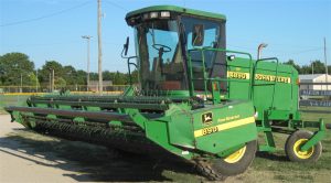 John Deere 4890 Self-Propelled Windrower Operator's Manual