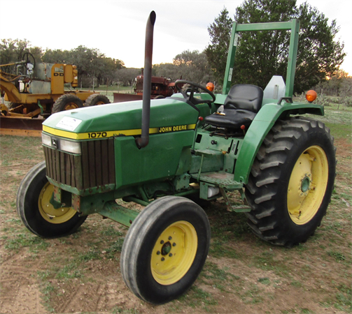 John Deere 870, 970, 1070 Tractors Operator's Manual