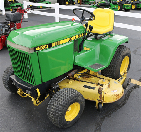 John Deere 316, 318, 420 Lawn and Garden Tractors Operator's Manual