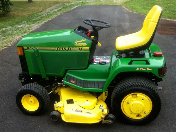 John Deere 455 Lawn and Garden Tractor Operator's Manual